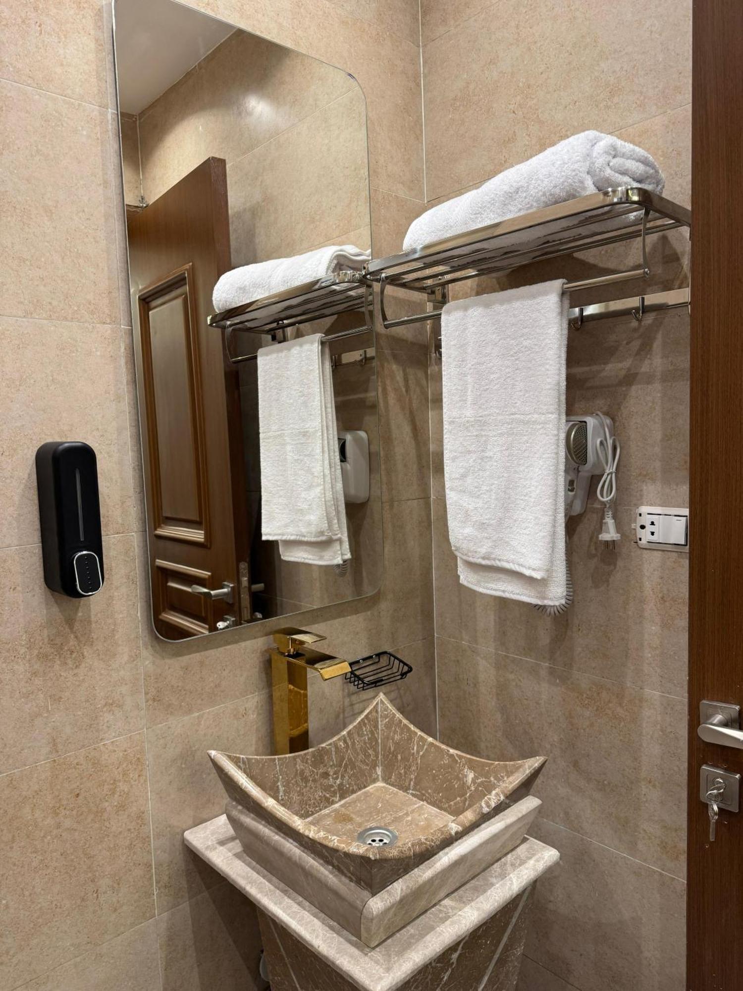 New White Pyramids Inn Ghatati Εξωτερικό φωτογραφία